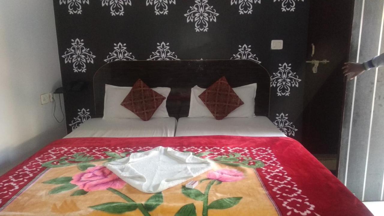 Hotel Giriraj Inn Varanasi Exterior foto