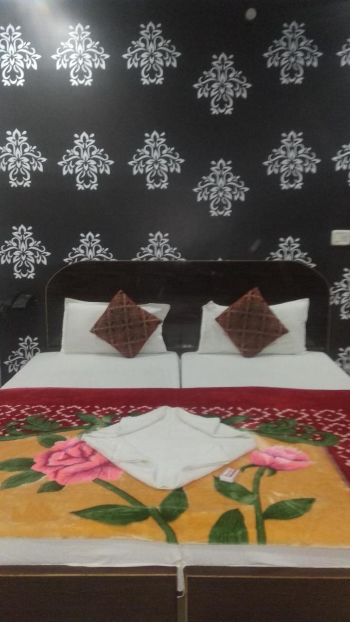 Hotel Giriraj Inn Varanasi Exterior foto