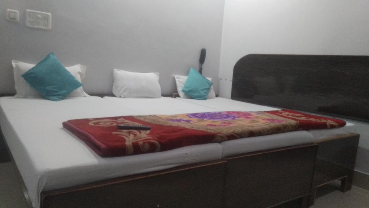 Hotel Giriraj Inn Varanasi Exterior foto